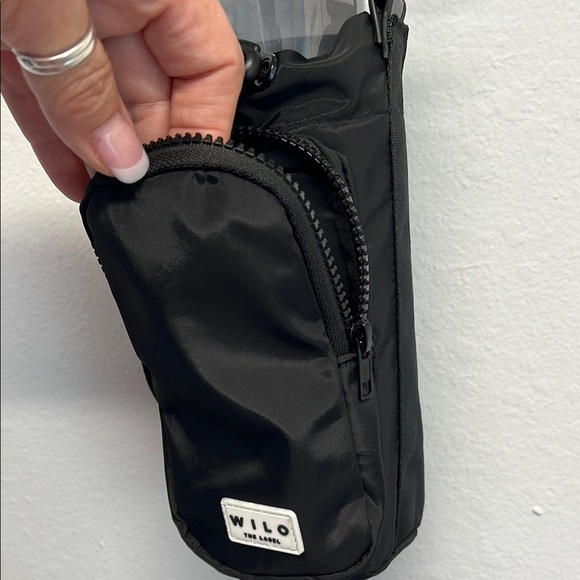 Wilo The Label Black Hydration Bag with Cell Phone/Keys Pocket - Picture 5 of 13